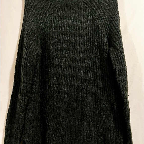 American Eagle Ahh-maxing green medium soft sweater. - Picture 4 of 4